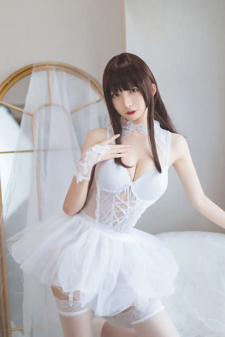 白衣美女手机壁纸｜室内背景图片 - 白色纱裙丝袜「哲风壁纸」