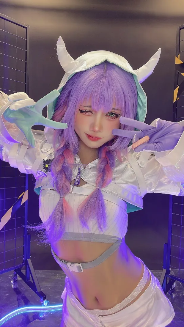 康娜卡姆依手机壁纸｜二次元背景图 - 白色cosplay「哲风壁纸」