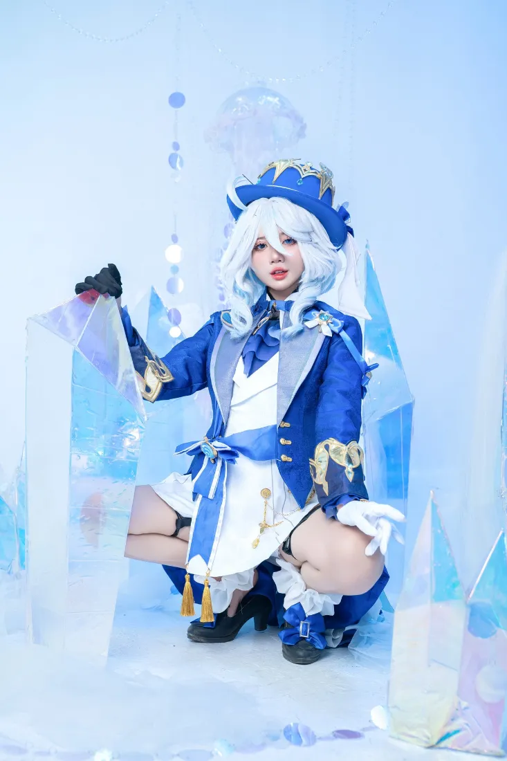 cosplay手机壁纸｜冰晶背景图片 - 蓝白角色「哲风壁纸」