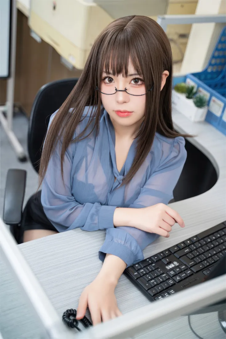 职场女性手机壁纸｜办公室背景图片 - 蓝色衬衫「哲风壁纸」