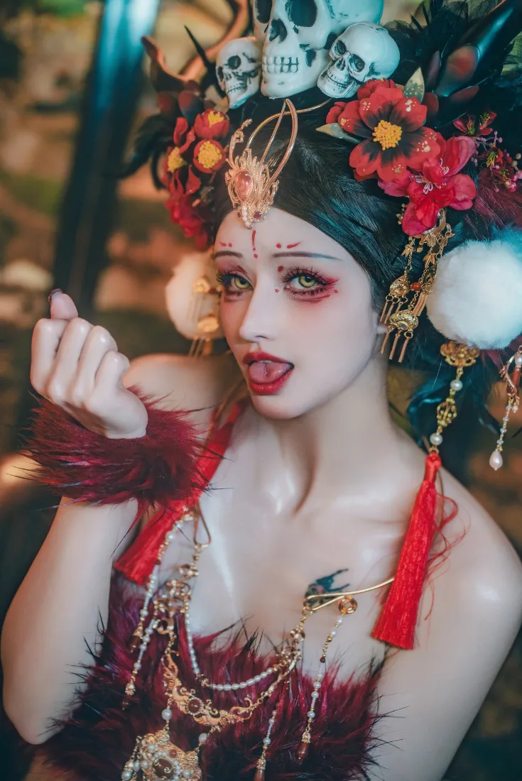 古风cos手机壁纸｜红色服饰背景图 - 骷髅头饰「哲风壁纸」