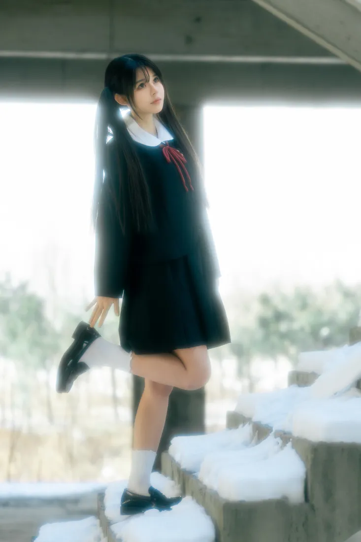 JK制服女生手机壁纸｜楼梯口雪景背景图片 - 下雪天「哲风壁纸」