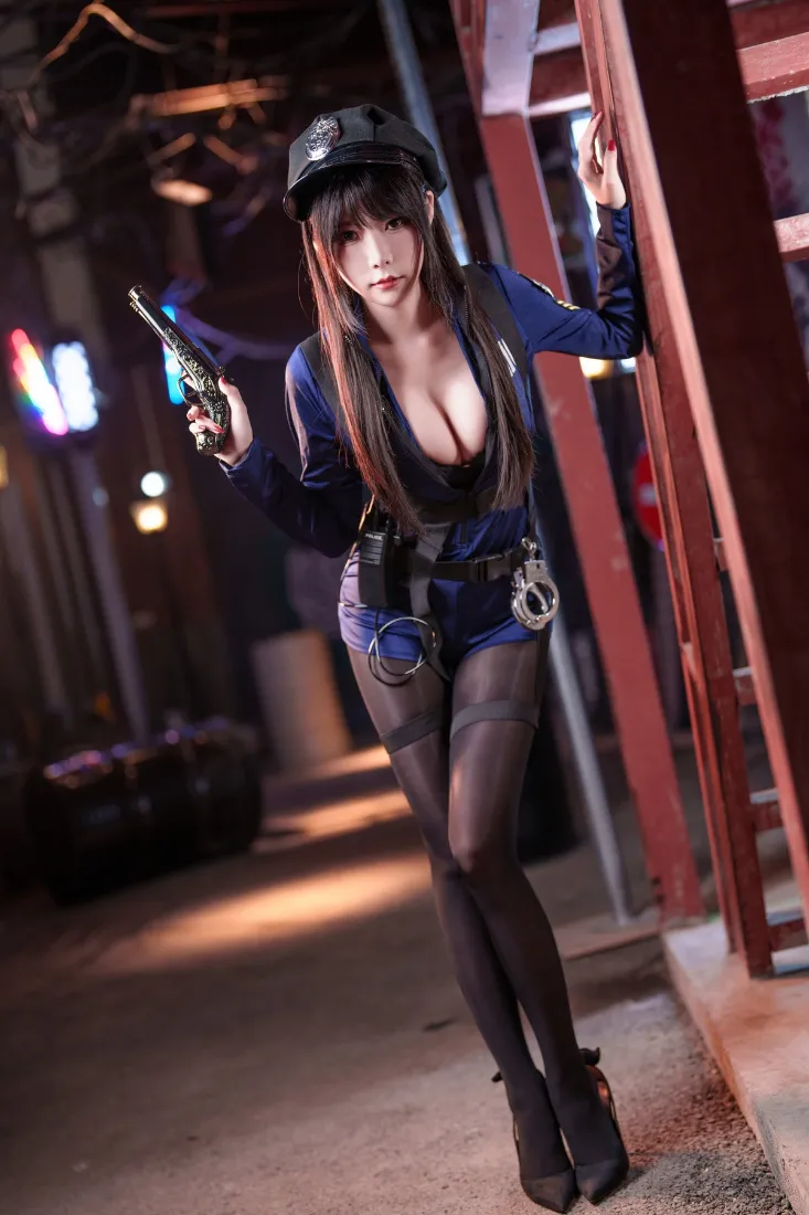 女警黑丝制服手机壁纸｜工业区背景图片 - 枪械巷道性感迷人「哲风壁纸」