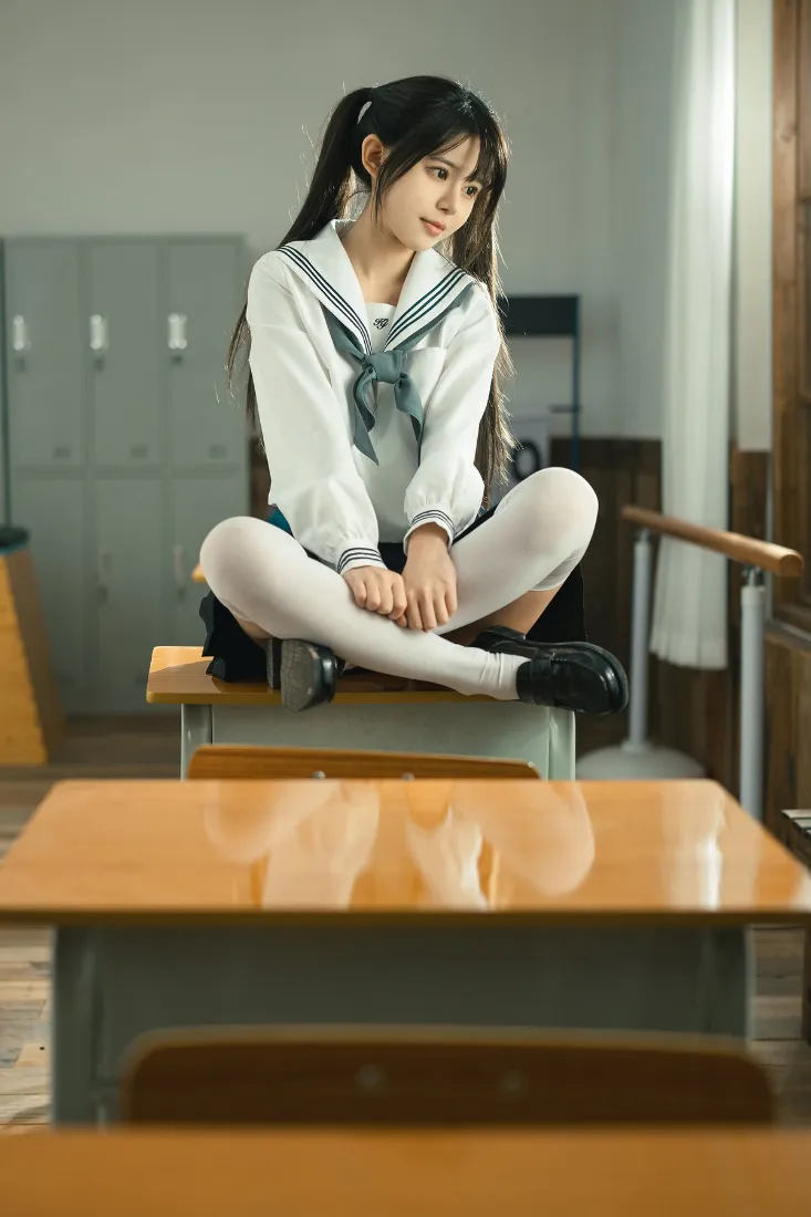 JK制服学生手机壁纸｜教室背景 - 双马尾白袜「哲风壁纸」