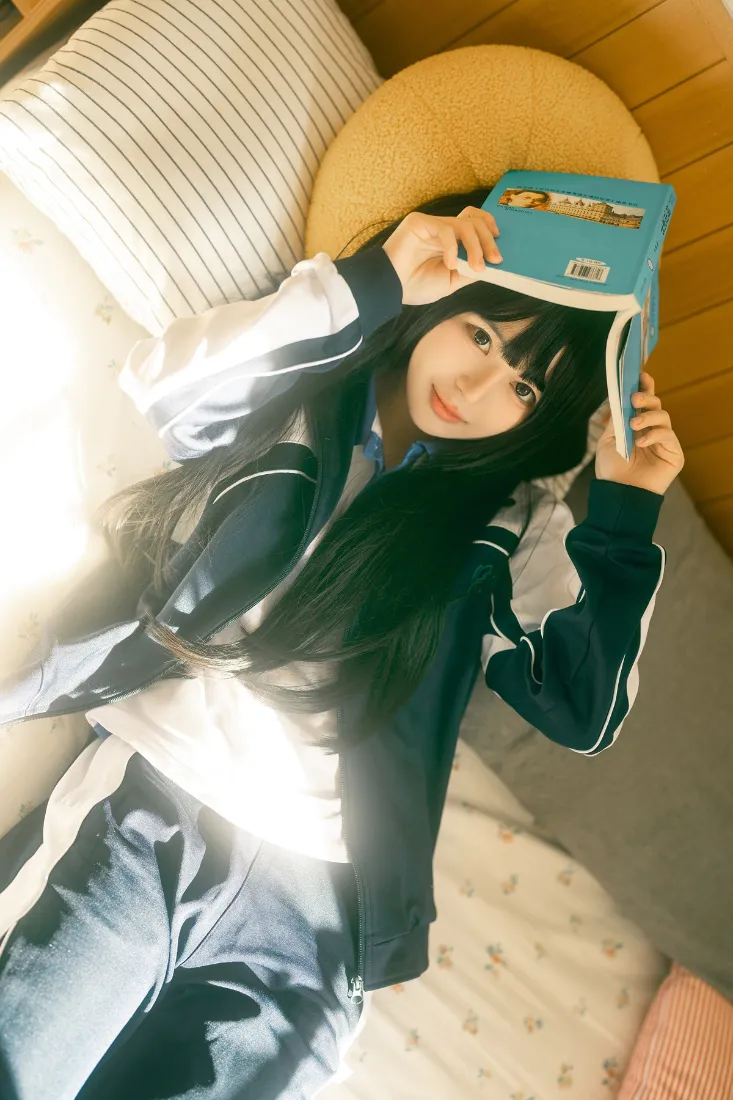 学生校服少女手机壁纸｜居家卧室背景图片 - 阳光床铺「哲风壁纸」