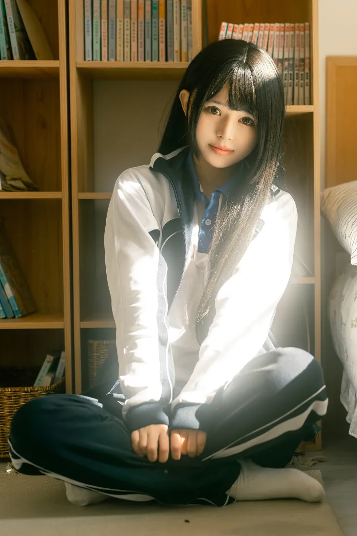 学生校服手机壁纸｜居家房间背景图片 - 黑发少女「哲风壁纸」