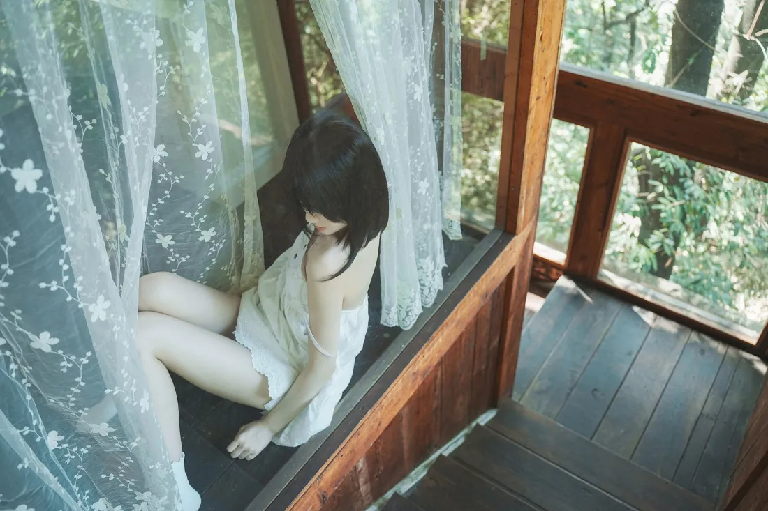 白裙女孩手机壁纸｜自然风景背景图片 - 阳光纱帘「哲风壁纸」