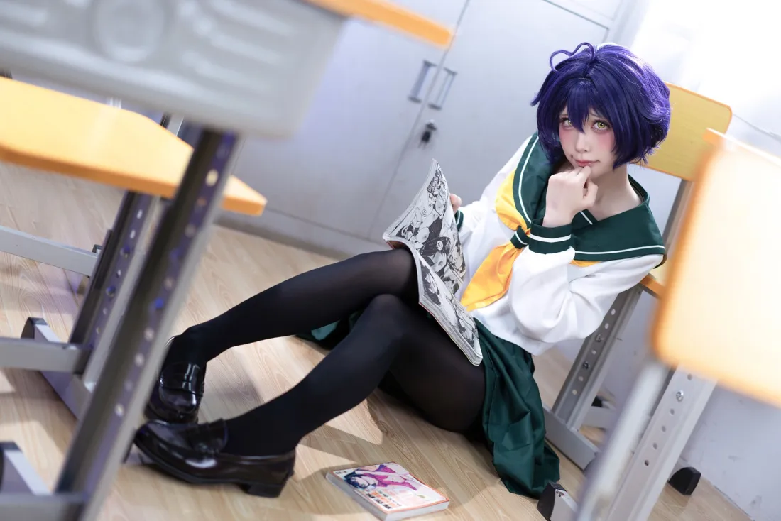 cosplay手机壁纸｜教室背景图片 - 紫色头发校服少女「哲风壁纸」