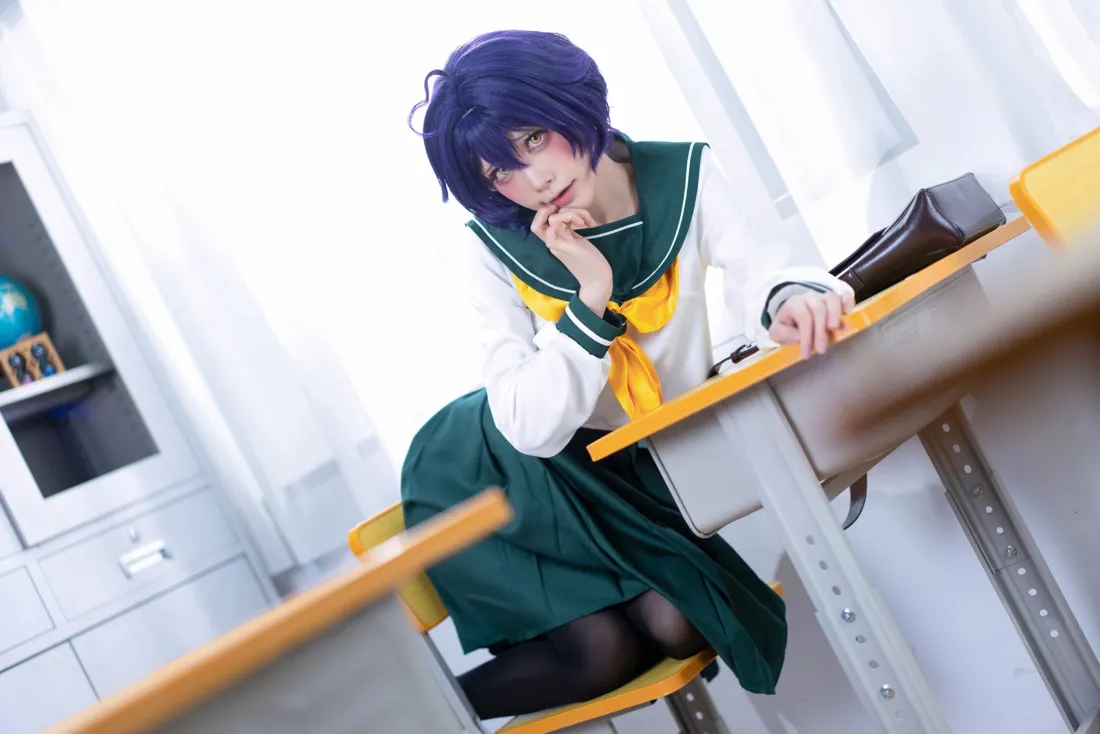 cosplay手机壁纸｜教室背景图片 - 紫发校服角色「哲风壁纸」