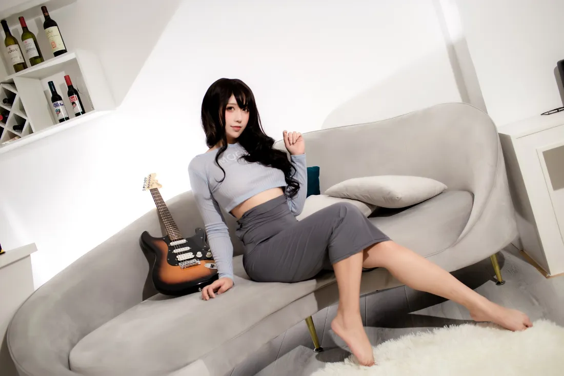 黑发美女手机壁纸｜音乐背景图片 - 欧美风客厅「哲风壁纸」