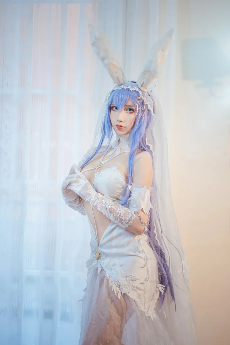 蓝发兔耳角色手机壁纸｜白色礼服背景图 - 角色扮演写真「哲风壁纸」