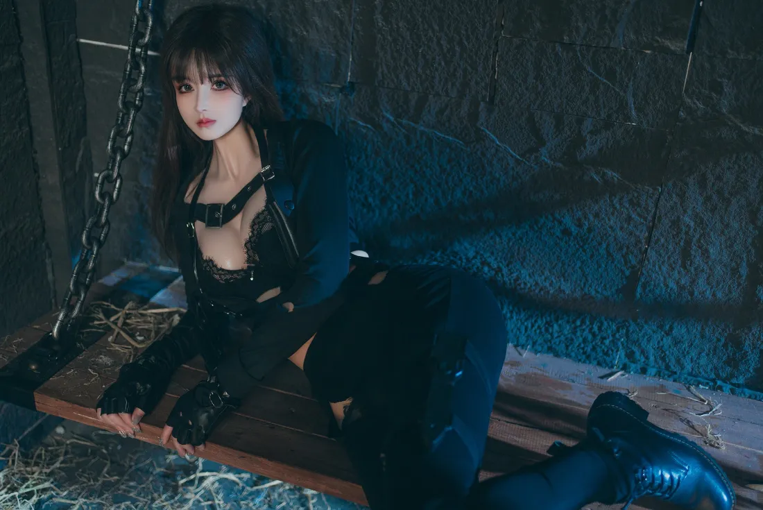 黑衣美女黑色穿搭手机壁纸｜暗黑墙面背景图片 - 性感链条「哲风壁纸」