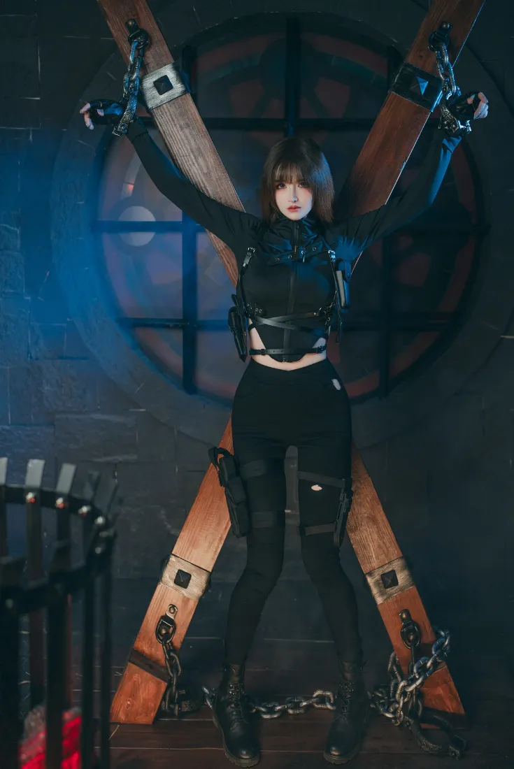 短发女性手机壁纸｜暗黑背景图片 - 黑色紧身衣「哲风壁纸」