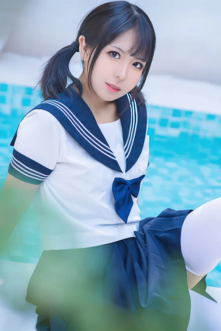JK制服少女手机壁纸｜泳池背景图片 - 白色长袜「哲风壁纸」