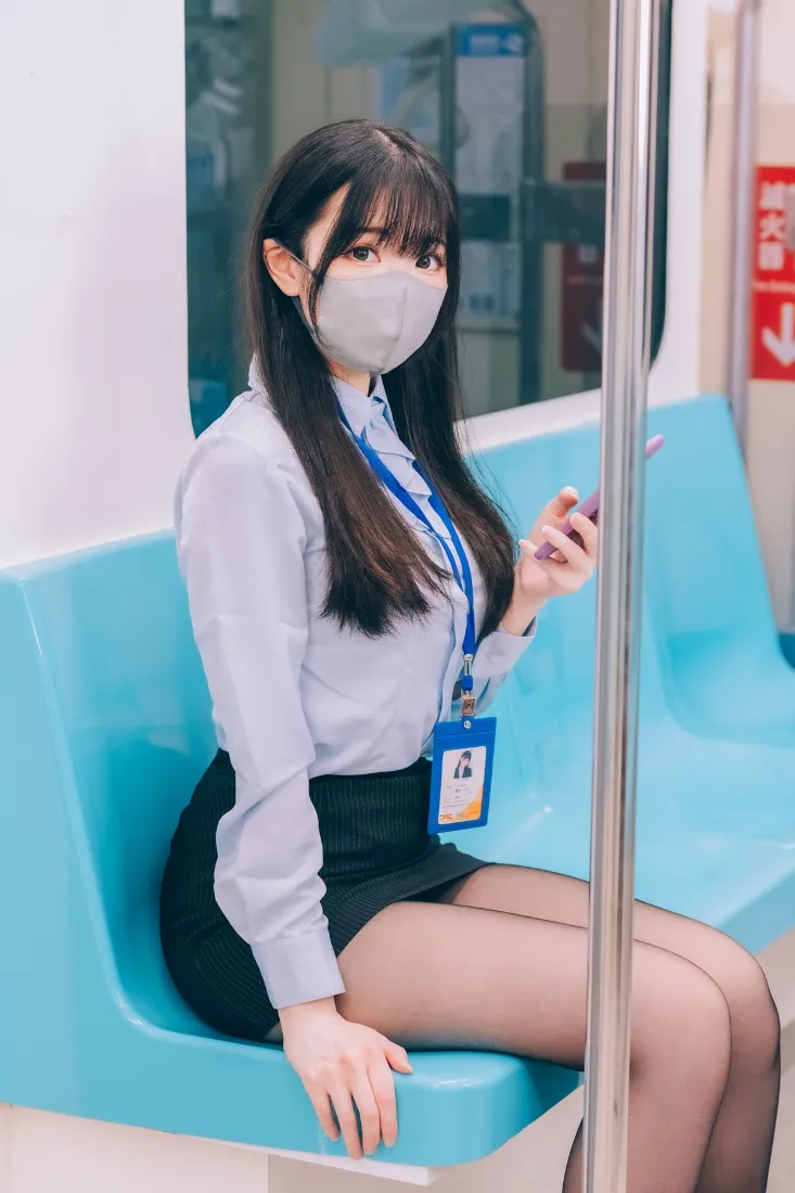 职场女性手机壁纸｜地铁背景图片 - 下班通勤「哲风壁纸」