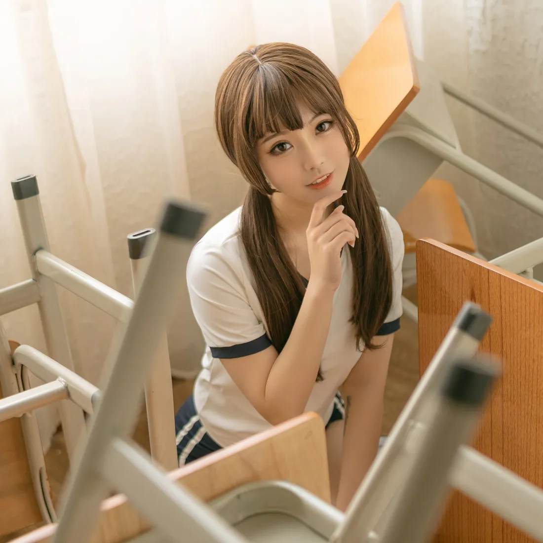 学生校服手机壁纸｜教室背景图片 - 双马尾少女「哲风壁纸」