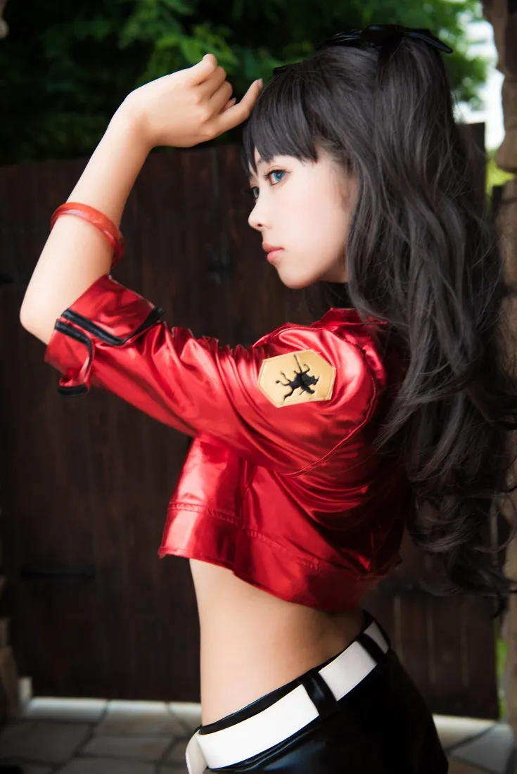 红衣美女手机壁纸｜户外背景图片 - 红色「哲风壁纸」