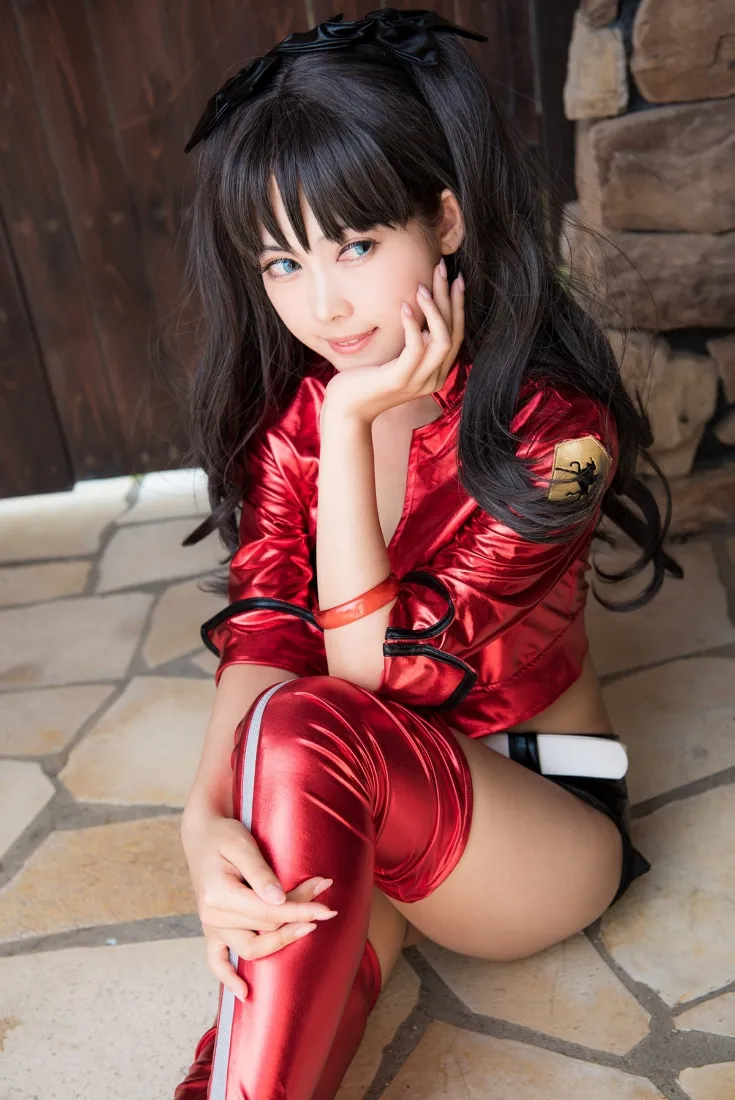 红衣美女手机壁纸｜户外石砖背景图片 - 红色服饰「哲风壁纸」