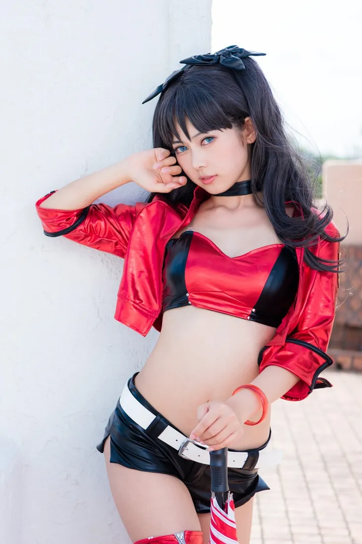 红衣美女cosplay手机壁纸｜户外背景图 - 红黑穿搭「哲风壁纸」