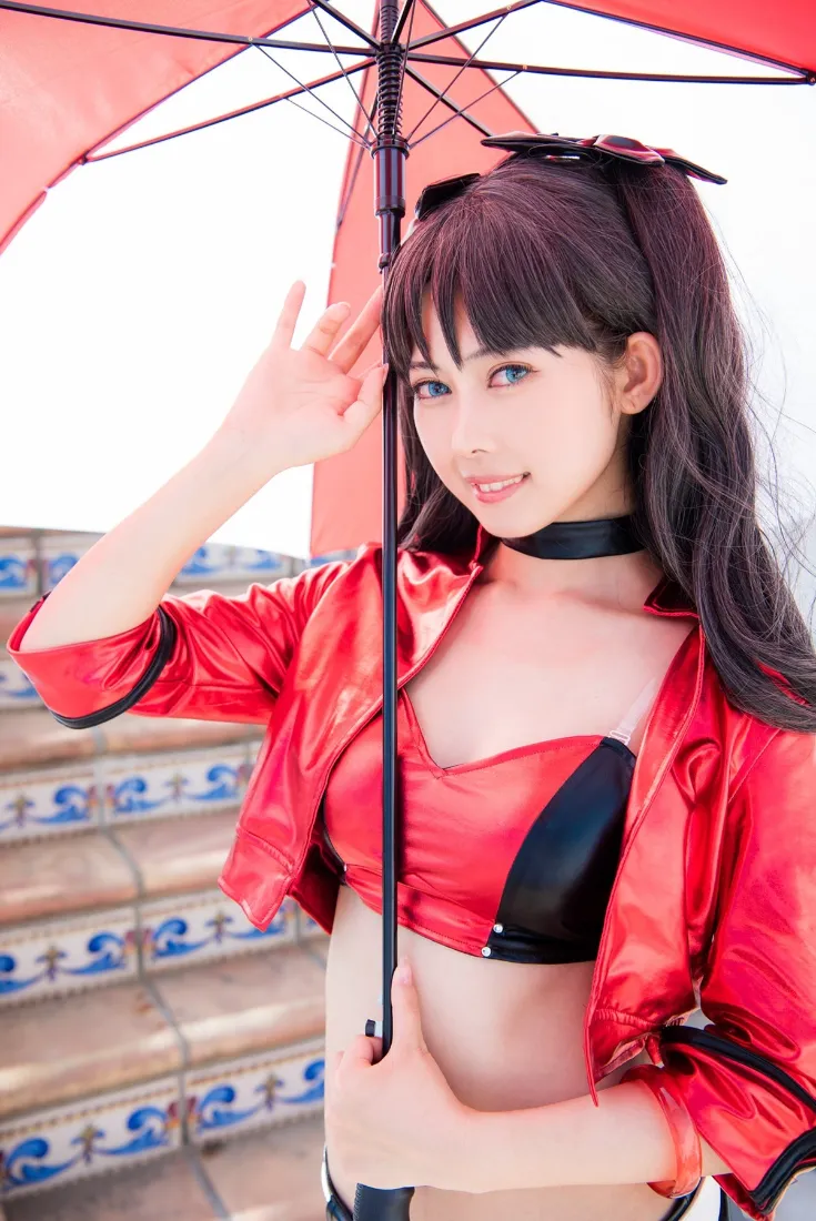 远坂凛cos手机壁纸｜红色雨伞背景图 - 红衣美女「哲风壁纸」