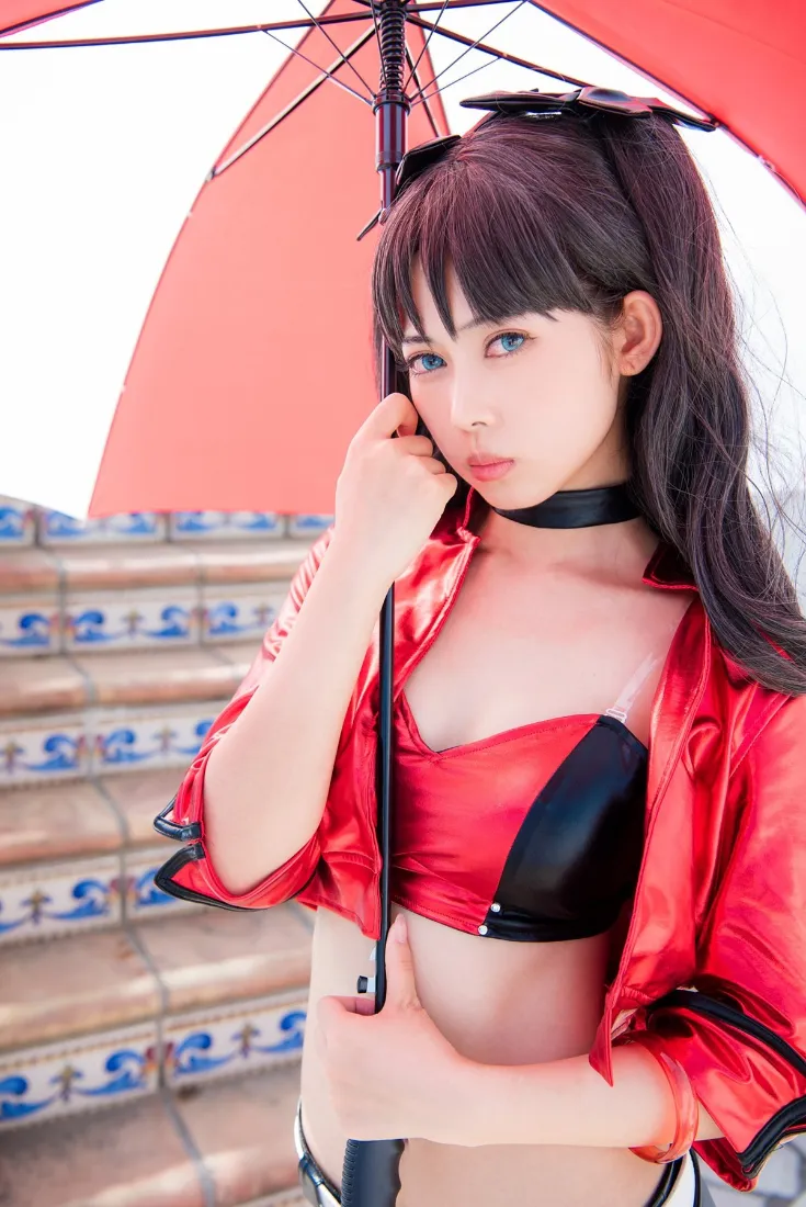 红衣美女手机壁纸｜红色雨伞背景图片 - 黑色项圈「哲风壁纸」