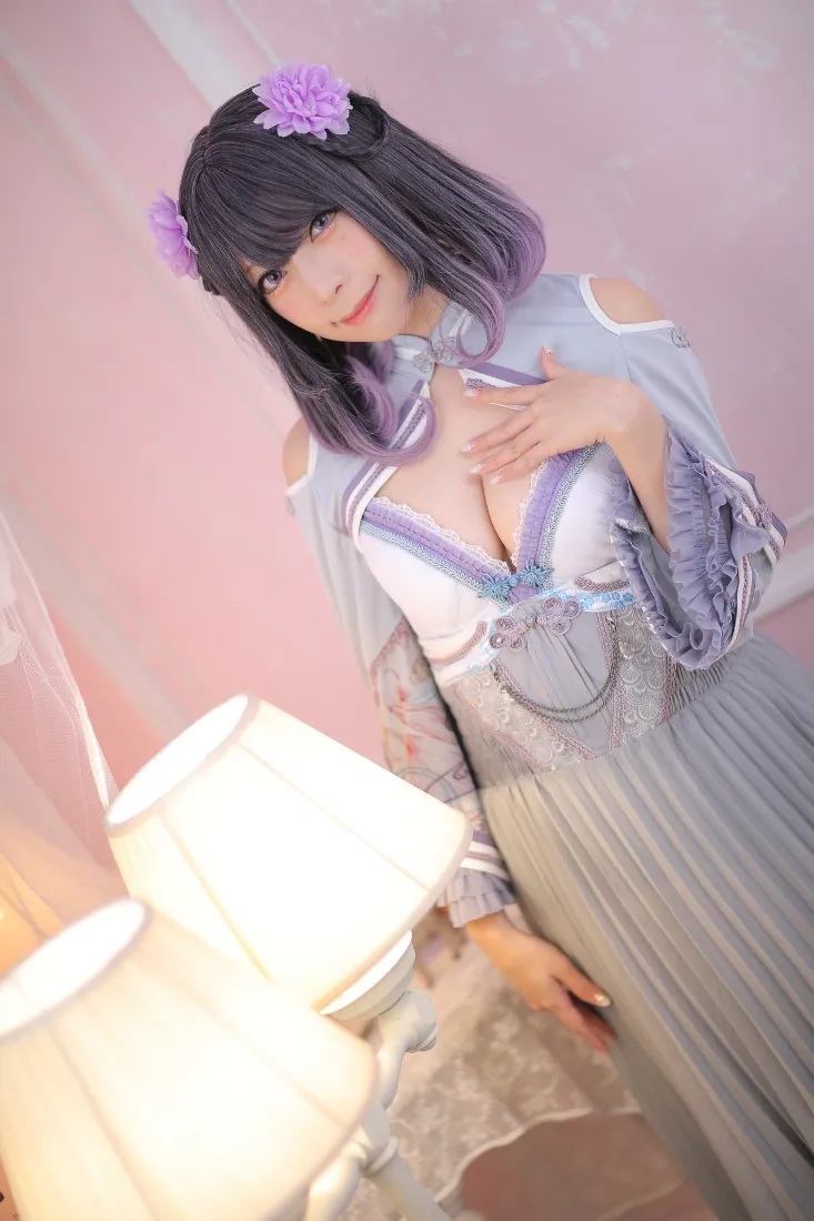 紫色头发coser手机壁纸｜粉色背景 - 古风蕾丝长裙美女「哲风壁纸」