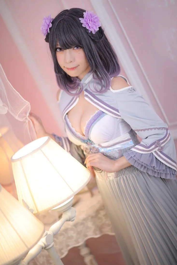 cosplay手机壁纸｜蕾丝背景图 - 紫色花饰白色服装「哲风壁纸」