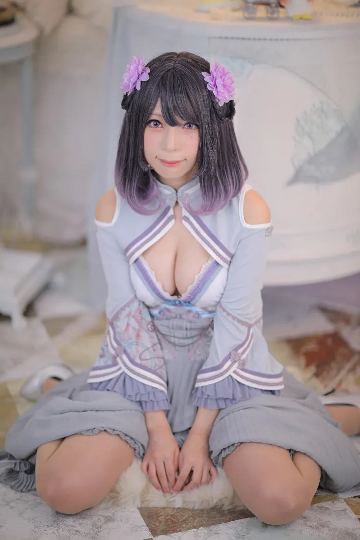 古风cos美女手机壁纸｜紫灰背景图片 - 低胸装「哲风壁纸」