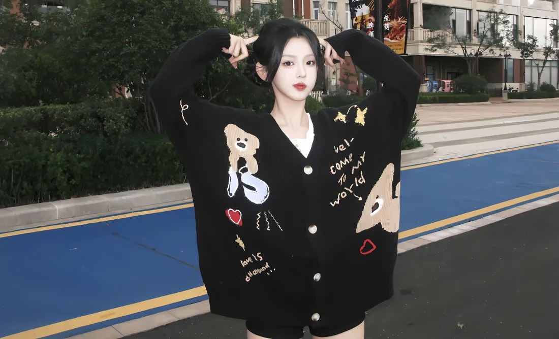 4k李柯以壁纸｜户外街道背景 - 小熊毛衣穿搭「哲风壁纸」