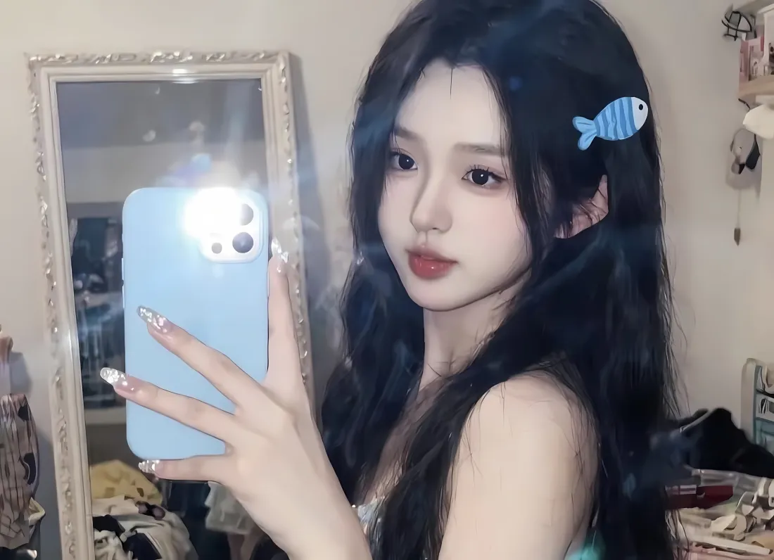 3k李柯以壁纸｜可爱自拍背景图 - 蓝色手机「哲风壁纸」