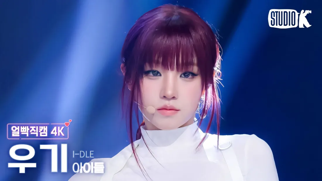 3k宋雨琦壁纸｜蓝背景 - 舞台打歌4K「哲风壁纸」