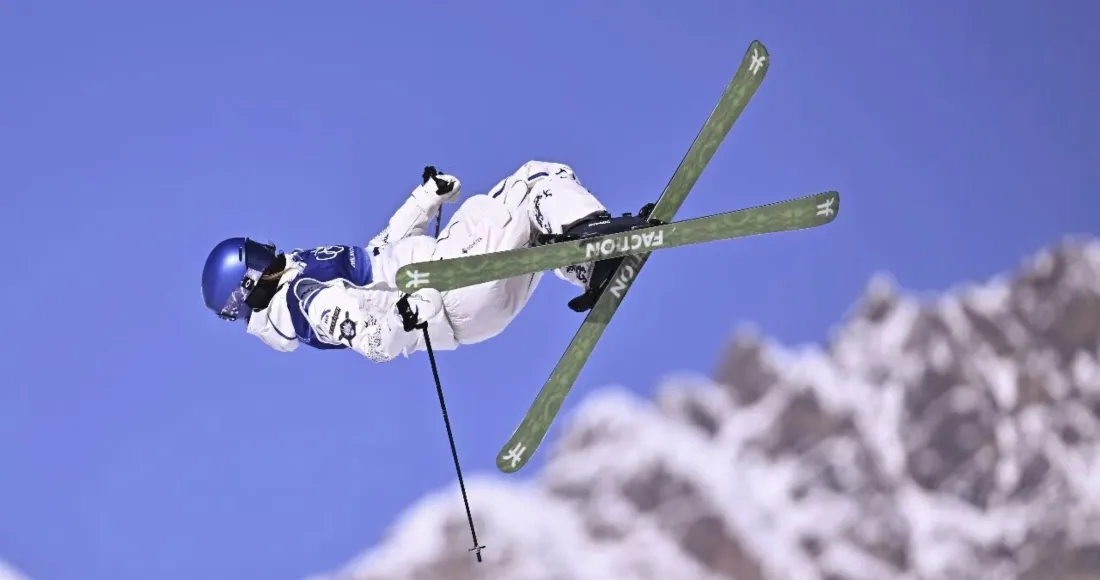 2k谷爱凌壁纸｜蓝天雪山背景图片 - 冬奥滑雪「哲风壁纸」