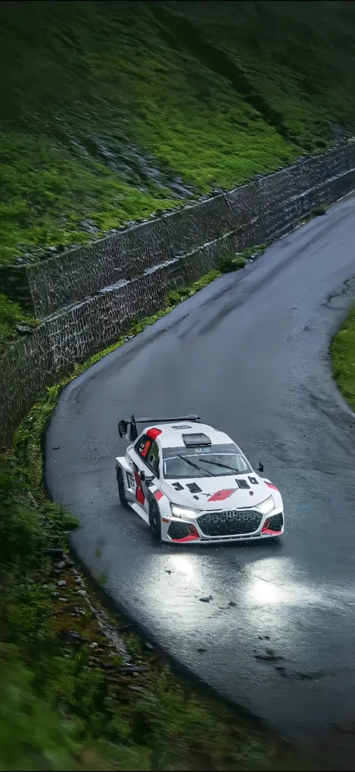 飞驰人生3赛车手机壁纸｜山间赛道背景图片 - 雨中竞速「哲风壁纸」