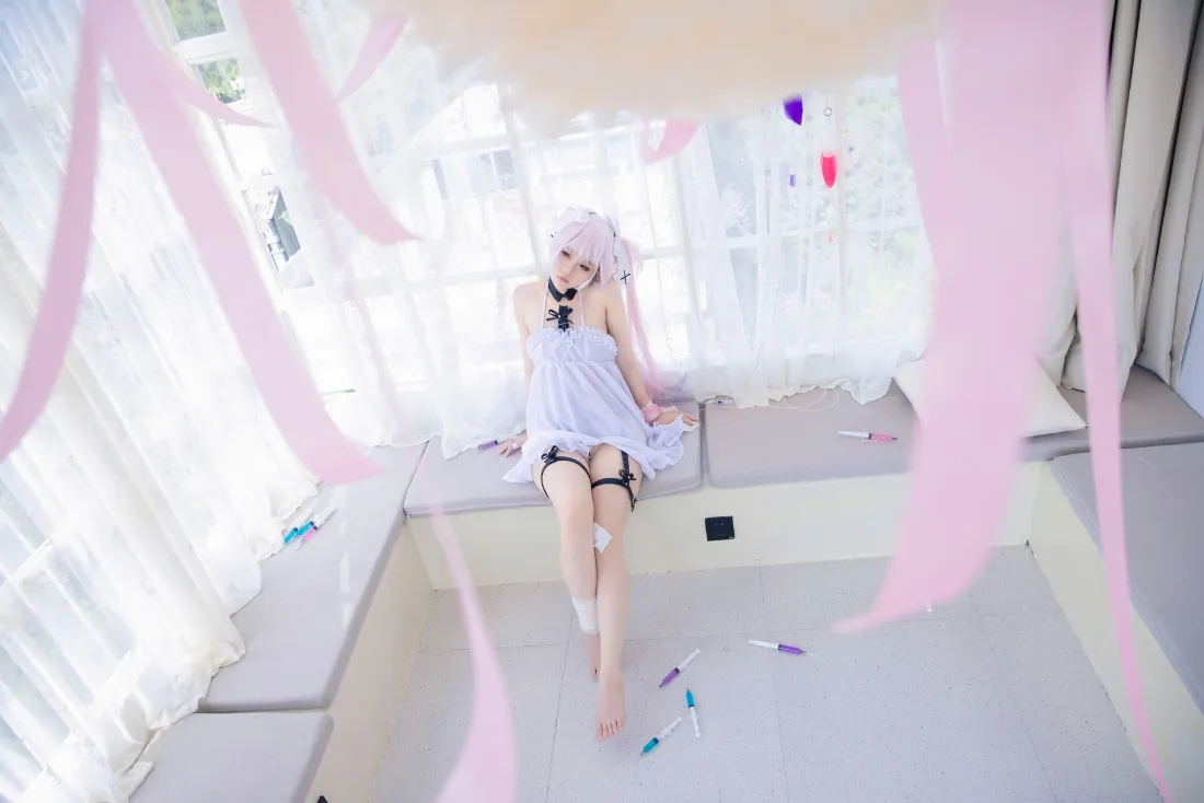 2k二次元少女壁纸｜粉色丝带背景图片 - 室内窗台「哲风壁纸」