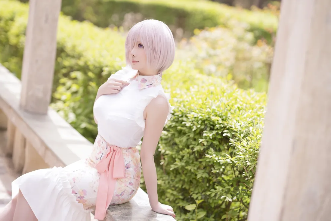 2k玛修·基列莱特壁纸｜户外庭院背景图片 - 白色旗袍「哲风壁纸」