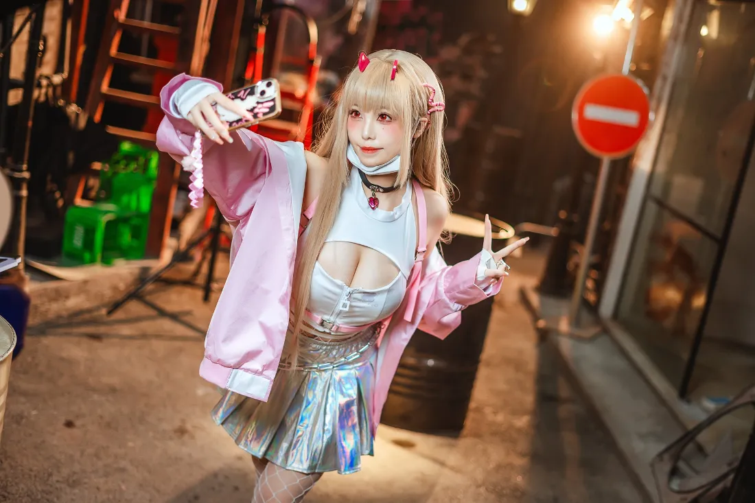 cosplay手机壁纸｜粉色穿搭背景图 - 夜景街道自拍「哲风壁纸」