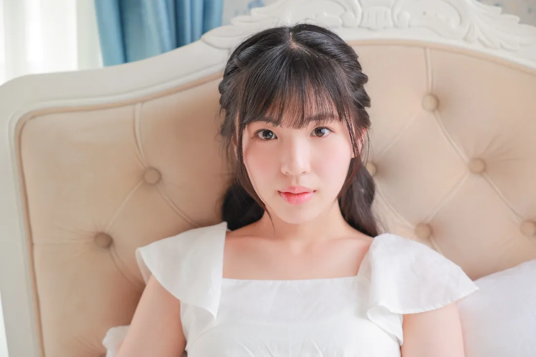 2k白衣女生壁纸｜居家背景图片 - 白色卧室「哲风壁纸」