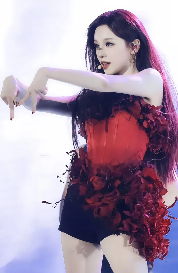 宋雨琦手机壁纸｜舞台背景 - 演唱会造型「哲风壁纸」