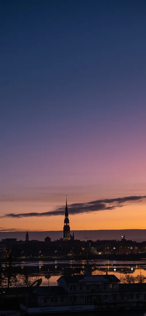 城市晚霞手机壁纸｜黄昏背景图片 - 建筑水面倒影「哲风壁纸」