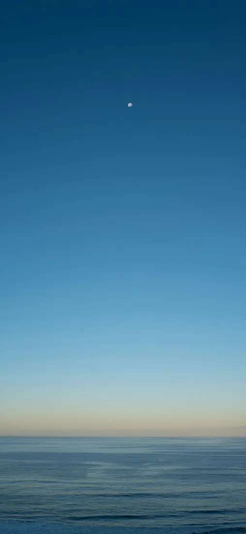 海边夕阳手机壁纸｜蓝天背景图片 - 一望无际海面「哲风壁纸」