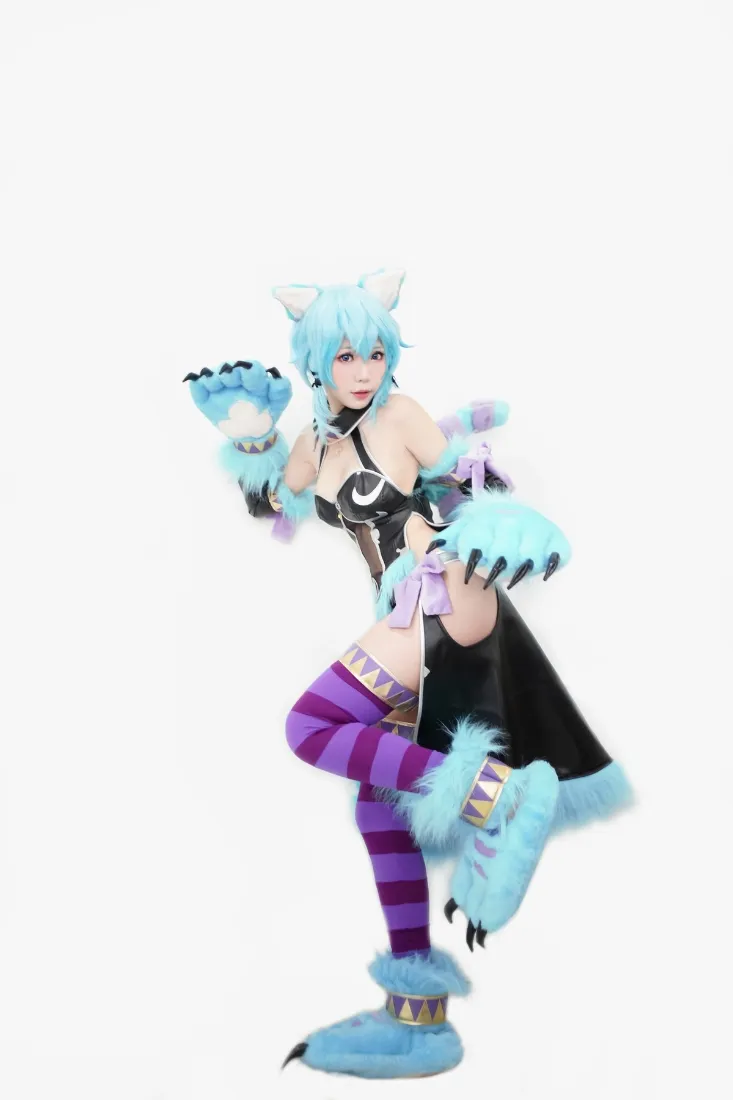 蓝发猫耳coser手机壁纸｜紫色条纹背景 - 毛绒猫爪「哲风壁纸」