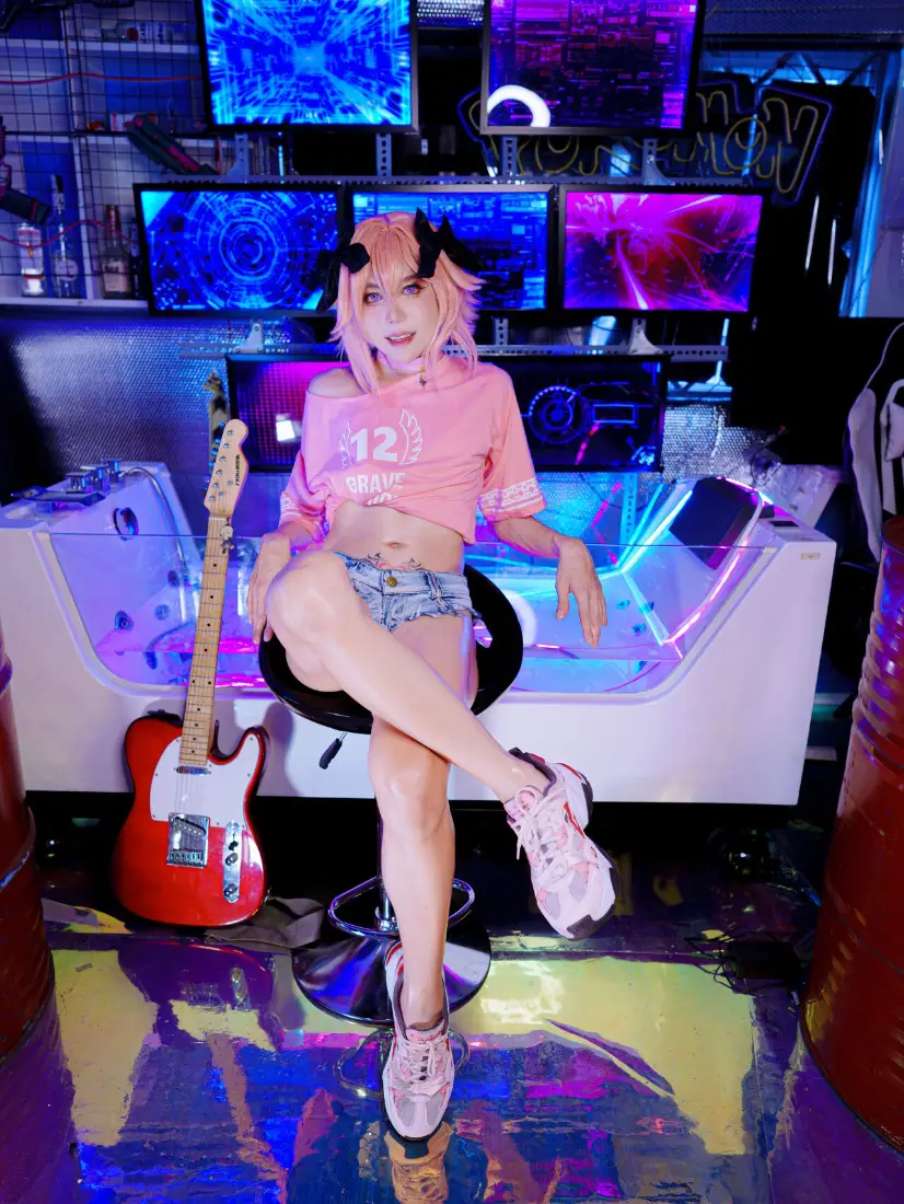 赛博朋克手机壁纸｜未来背景图片 - 粉色头发穿搭「哲风壁纸」