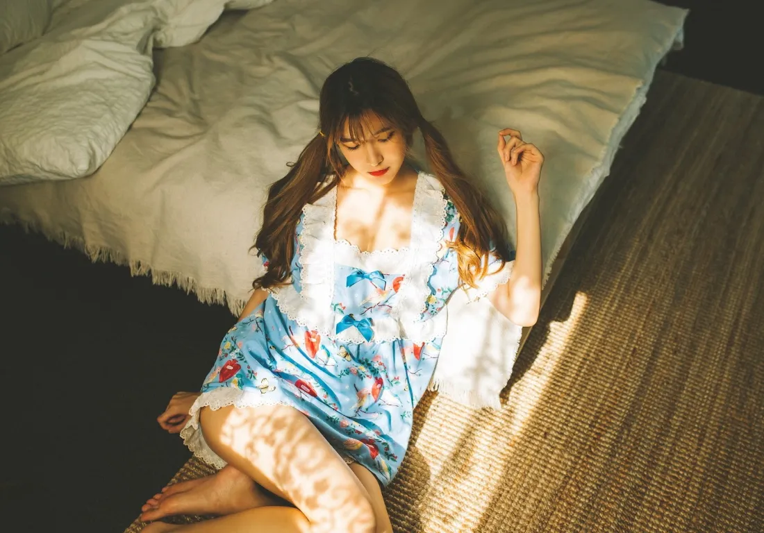 2k女孩睡衣壁纸｜居家背景图片 - 阳光的早晨「哲风壁纸」