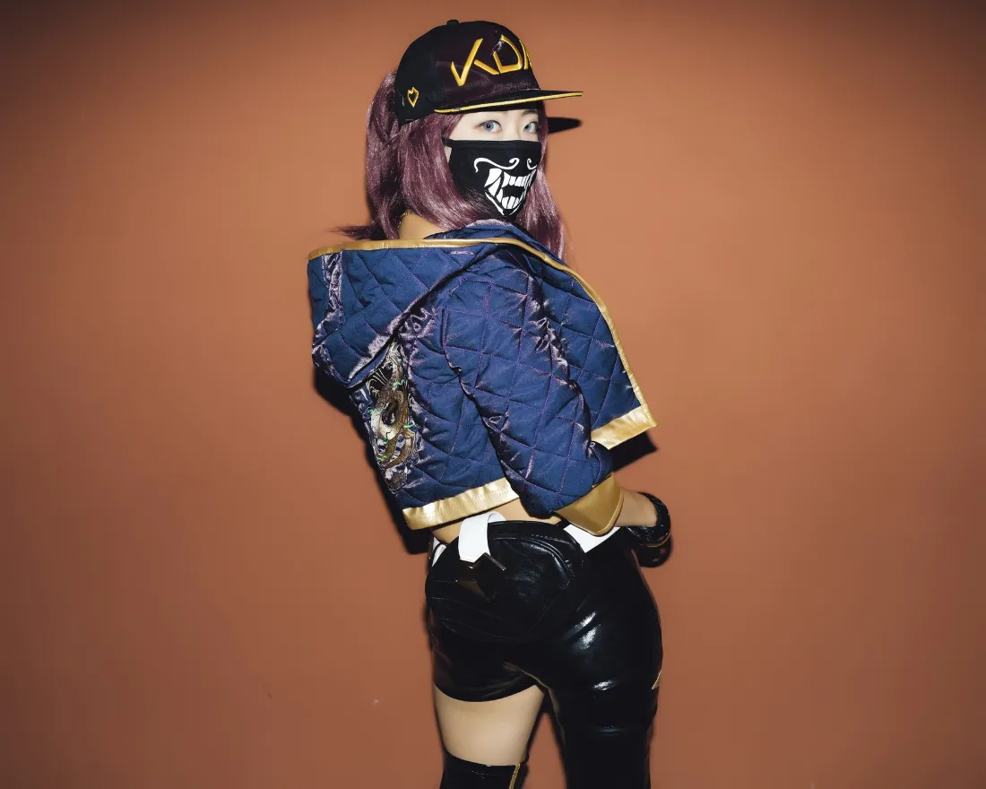 2k个性装扮壁纸｜棕色背景图片 - 潮流穿搭「哲风壁纸」