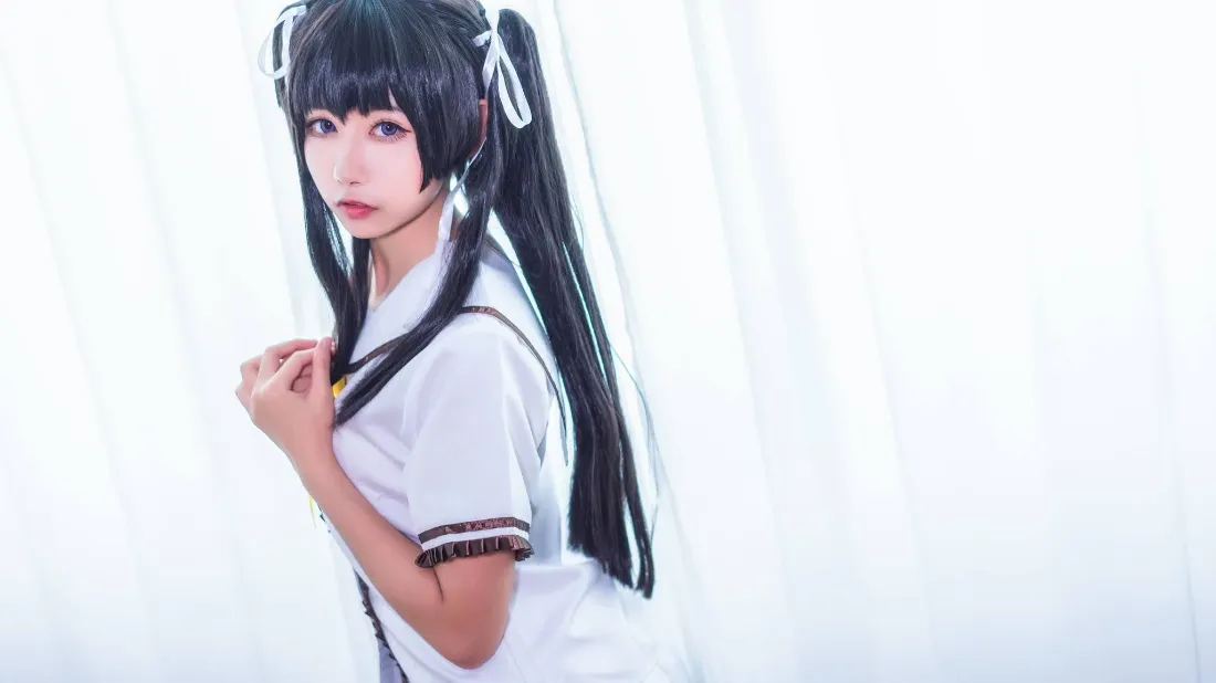 2k黑长直校服少女壁纸｜白色背景图片 - cos「哲风壁纸」