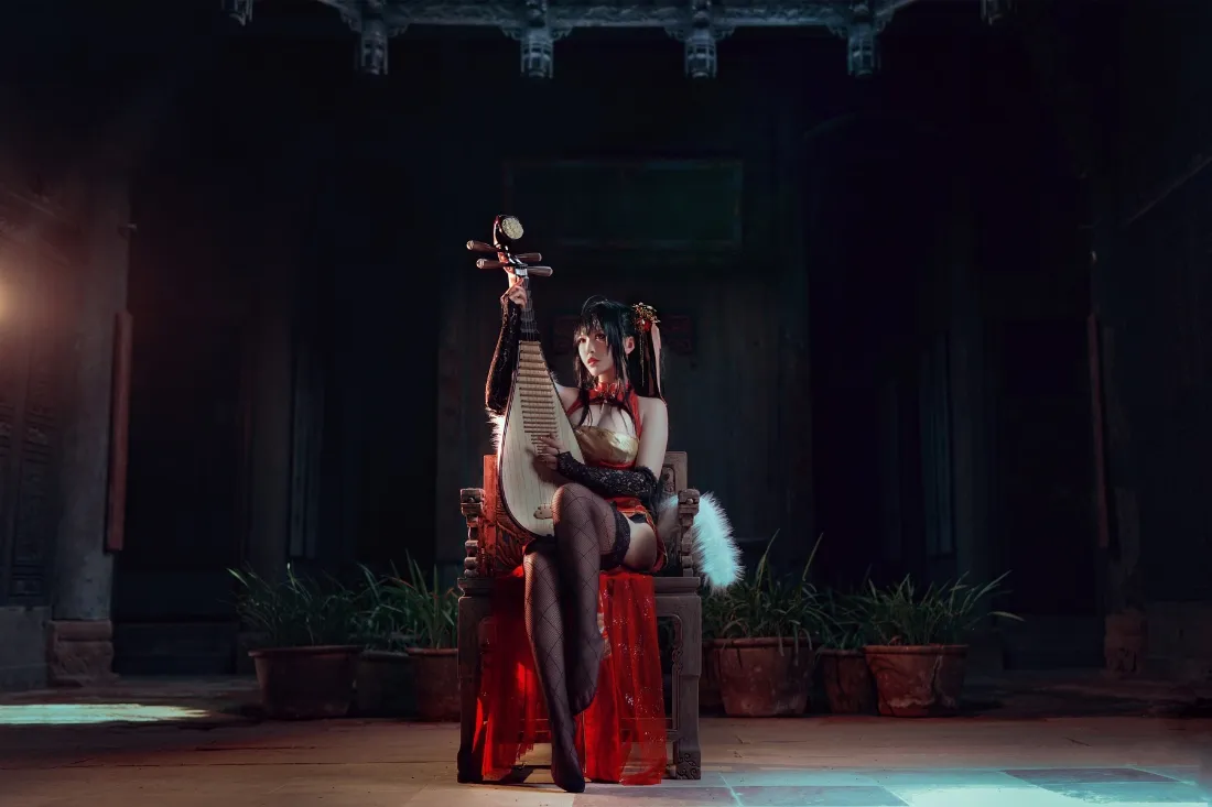 2k古风人物壁纸｜古宅夜景背景图片 - 红裙乐器「哲风壁纸」