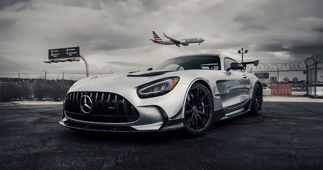 2k梅赛德斯跑车壁纸｜机场背景图片 - 飞机掠过「哲风壁纸」