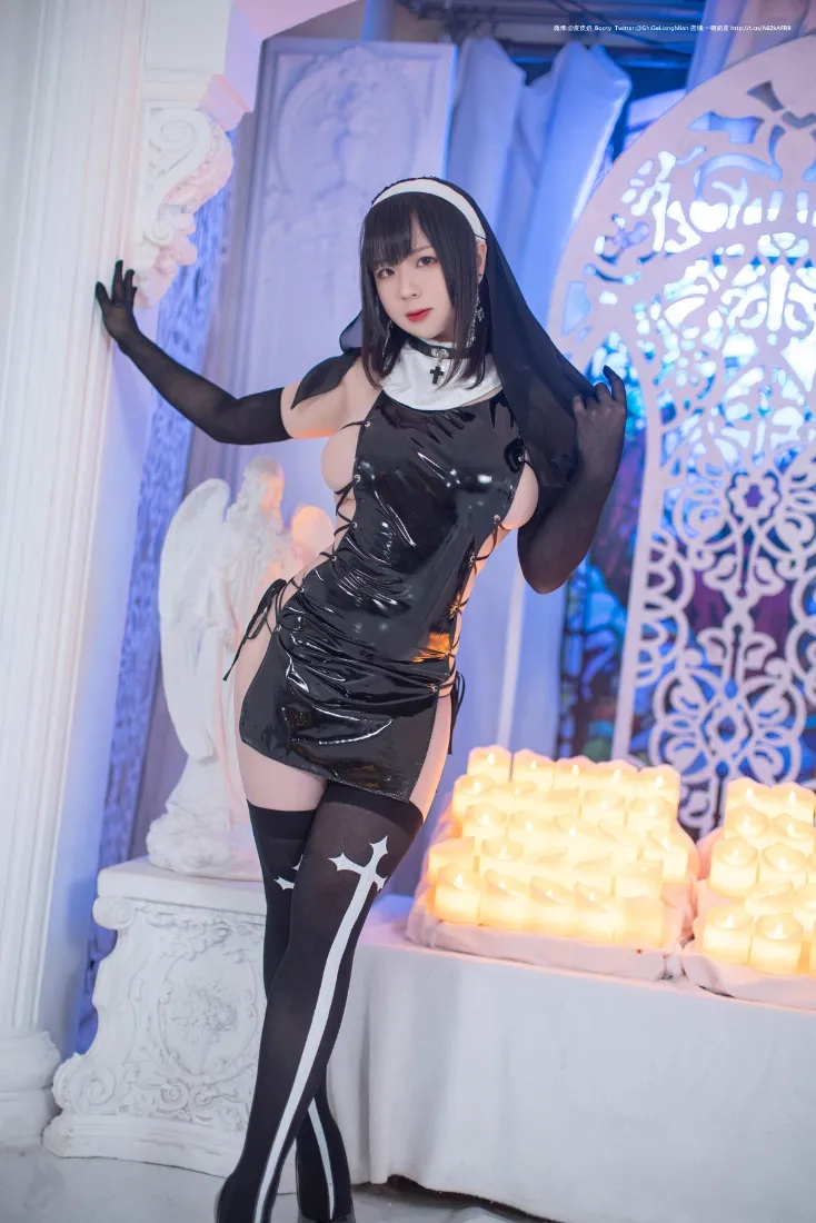 修女服cosplay手机壁纸｜黑色背景图片 - 室内蜡烛「哲风壁纸」