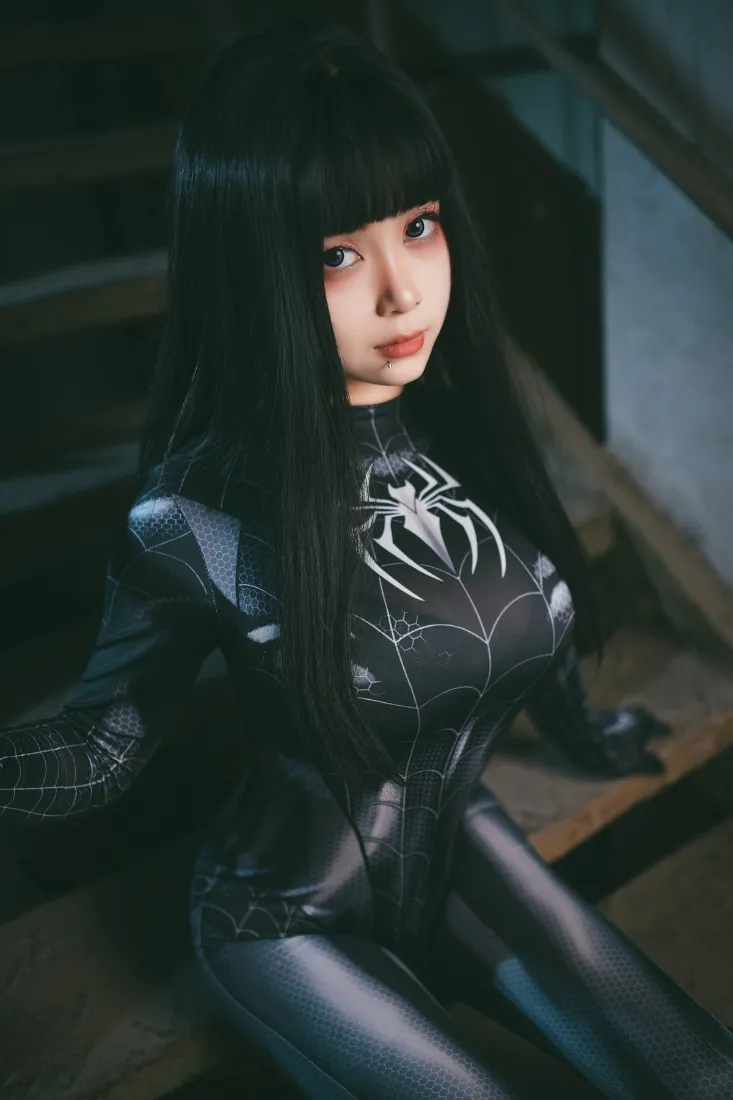 蜘蛛侠黑战衣手机壁纸｜工业风背景 - 黑发coser「哲风壁纸」