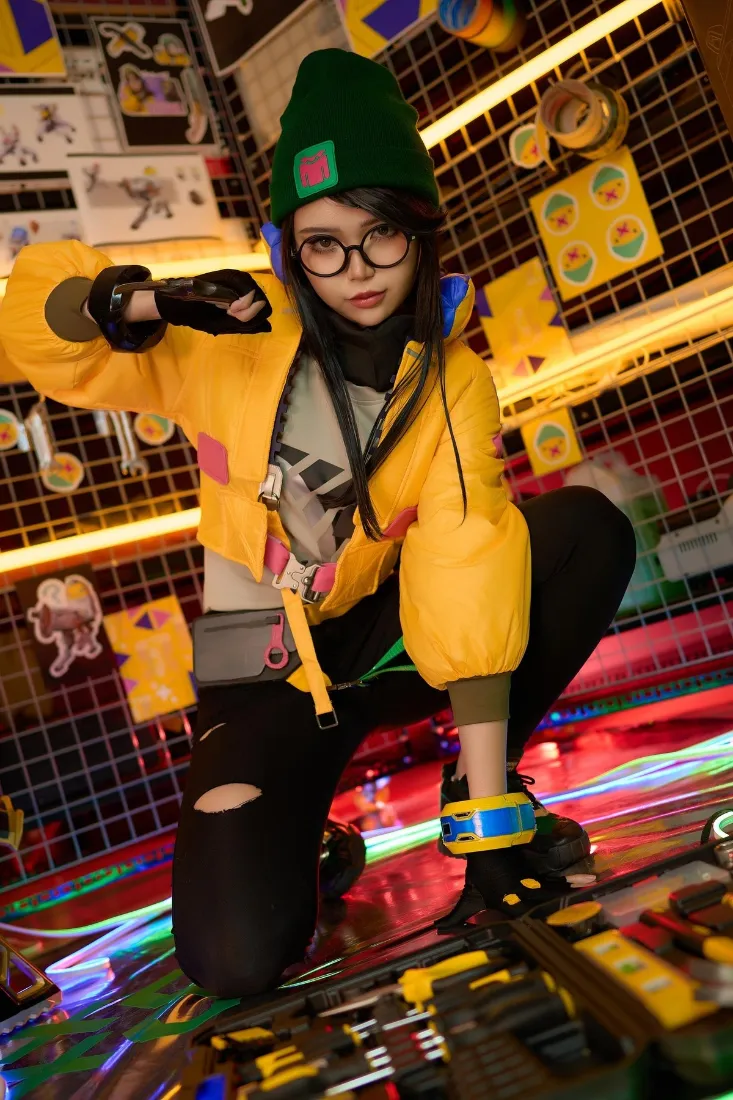 未来战士手机壁纸｜工业区背景 - 潮酷穿搭「哲风壁纸」